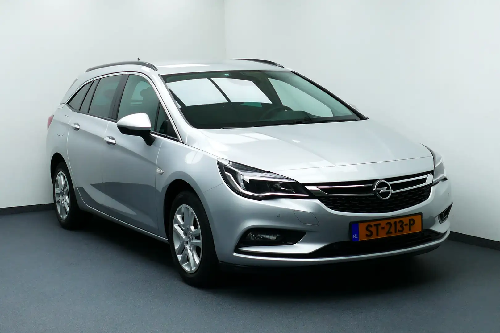 Opel Astra Sports Tourer 1.4 150pk Business+. Navi, Clima, Cr Grijs - 1