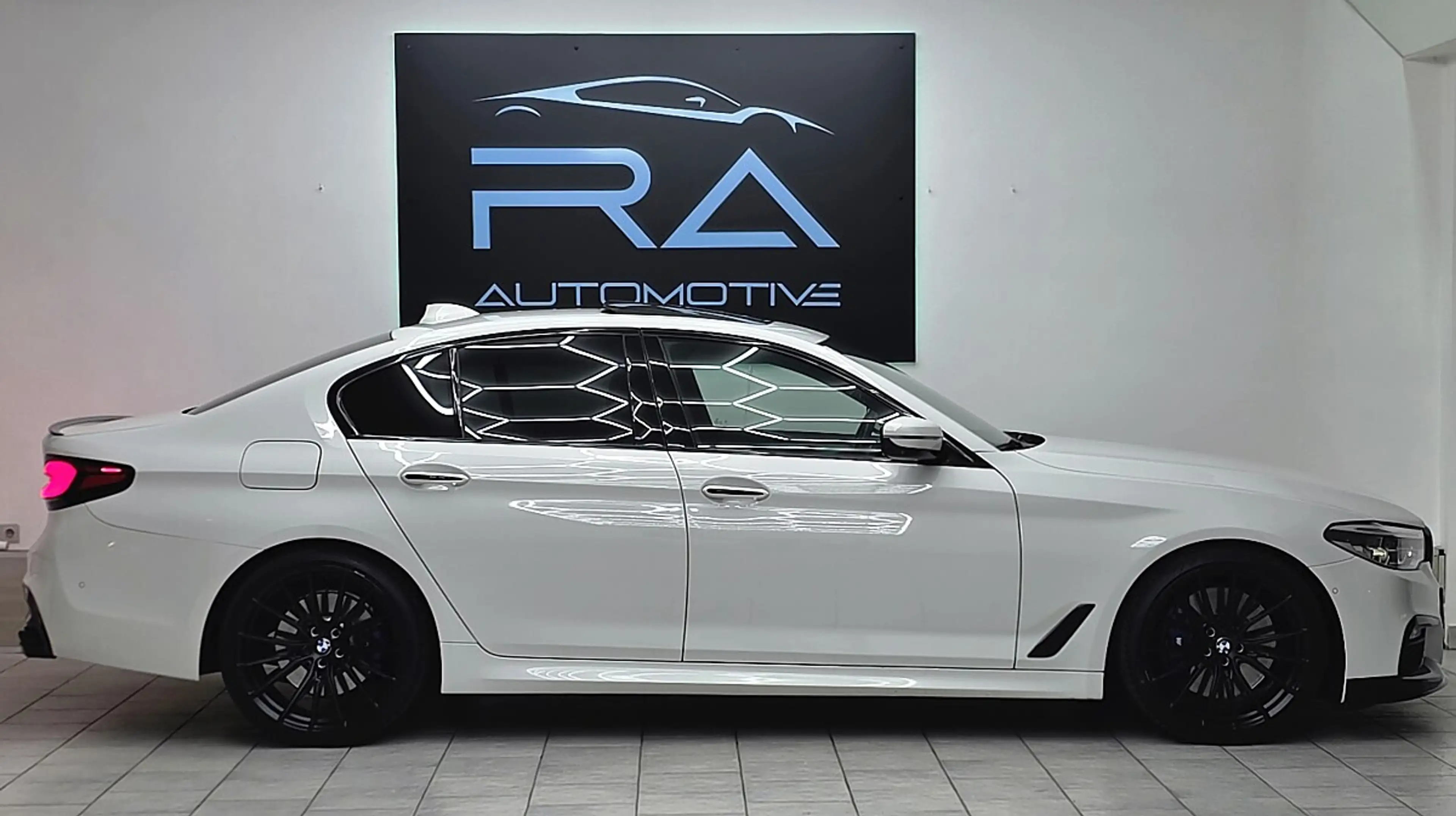 BMW 540 i M Sport*SCHIEBEDACH*LED*MHD STAGE 2 — photo 11