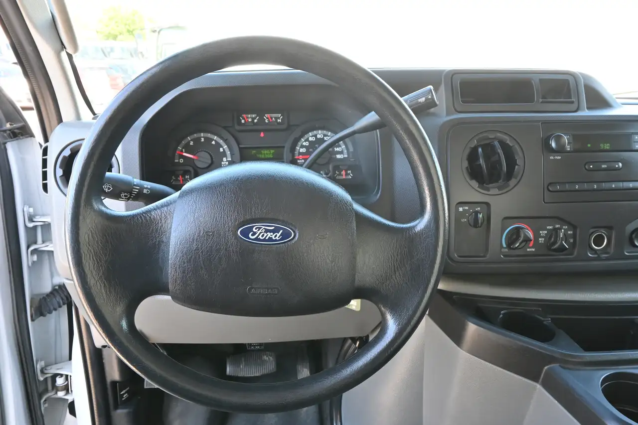 Ford E-Series Cutaway снимка Ford E-Series Cutaway