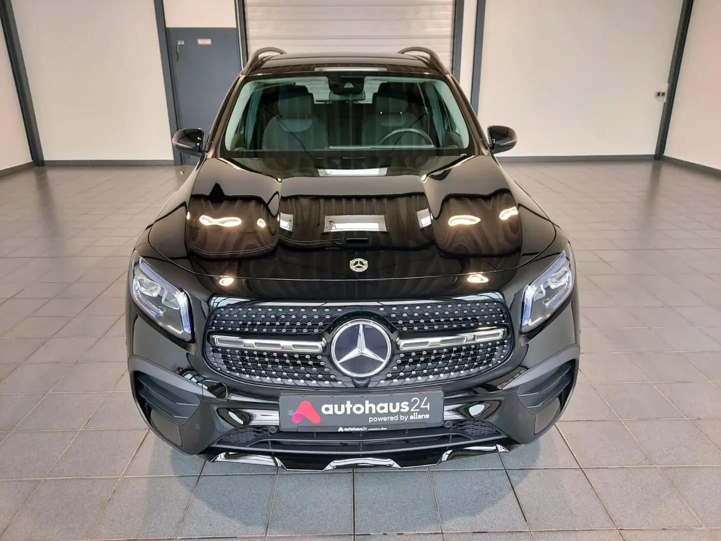 Mercedes-Benz GLB 180 AMG Line  LED|NightPaket|DCT|Navi Černá - 2