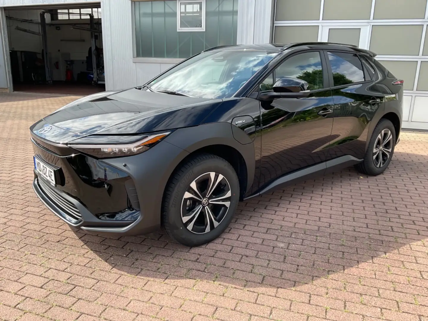 Toyota bZ4X 4x2 Team Deutschland DynLi SpurH el.Heck Schwarz - 2