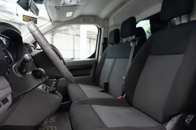 Peugeot Expert view 10