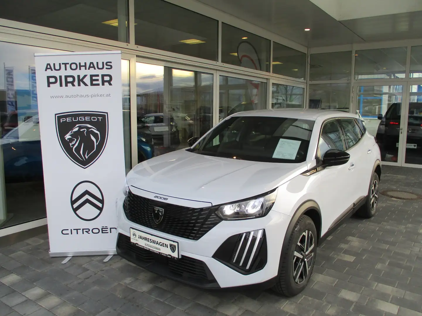 Peugeot 2008 Style PT100 Weiß - 1