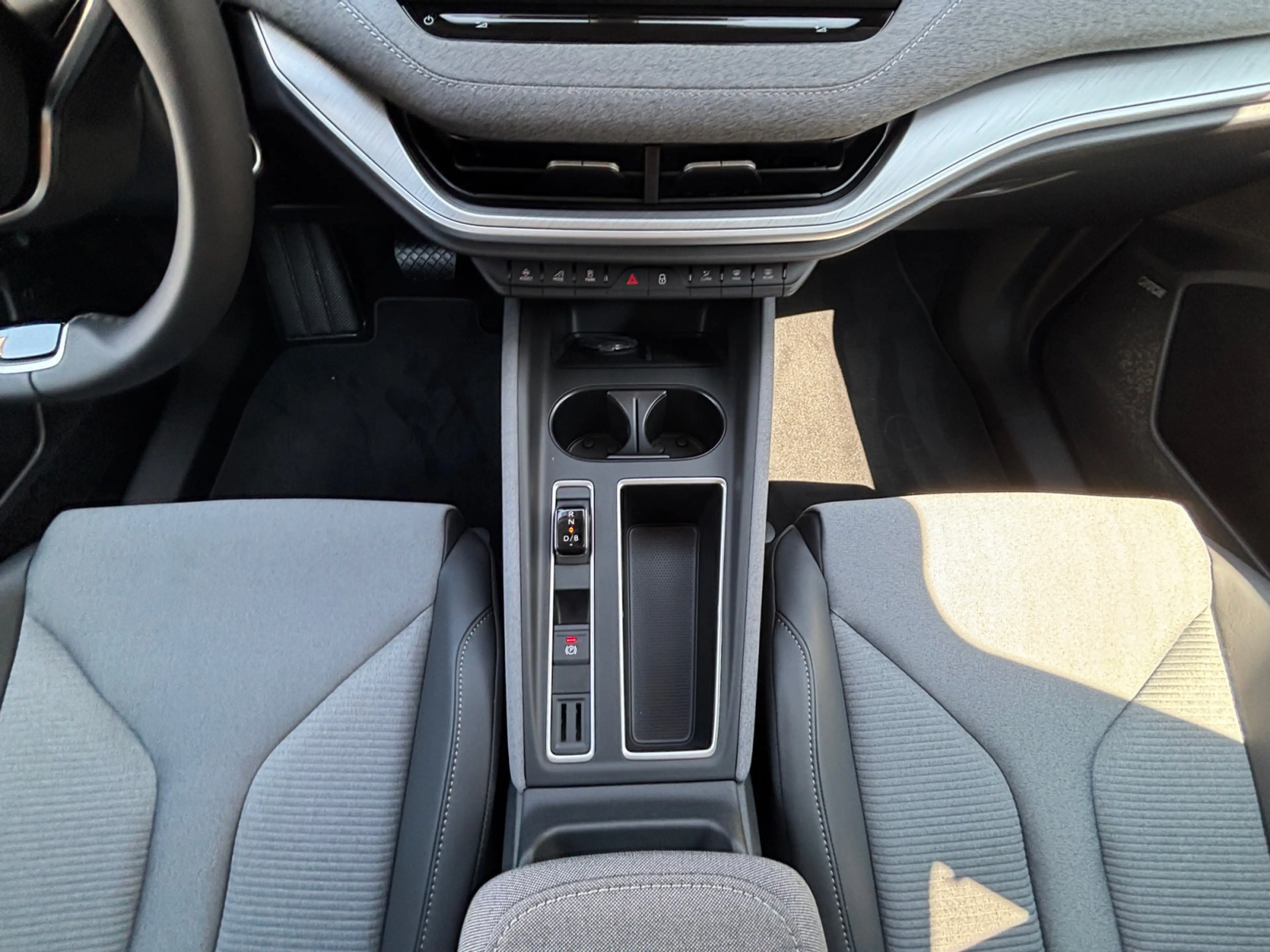 Skoda Enyaq Selection 60 Transport Winter Advanced AHK — photo 8