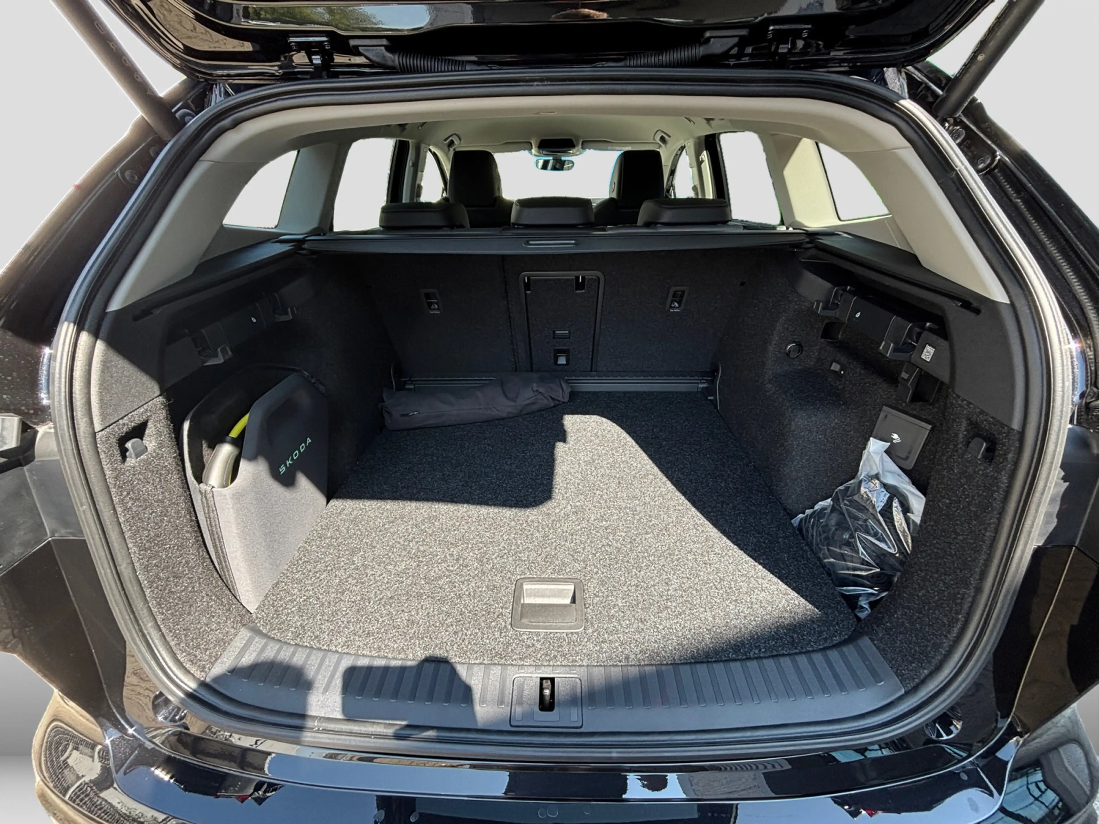Skoda Enyaq Selection 60 Transport Winter Advanced AHK — photo 12
