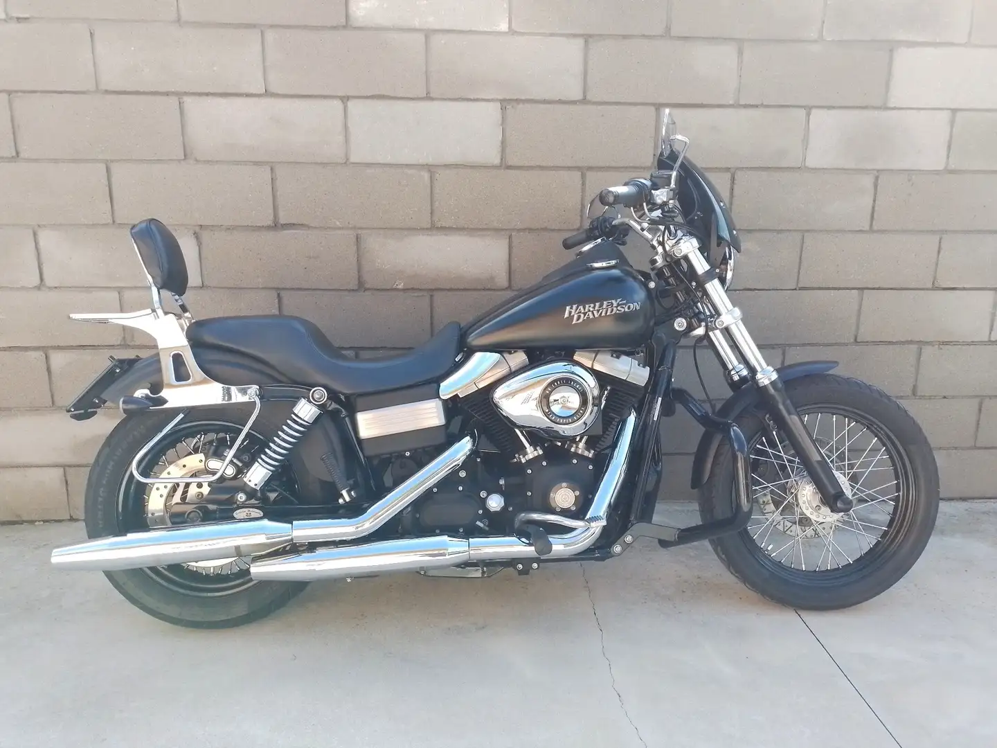 Harley-Davidson Dyna Street Bob Negru - 1