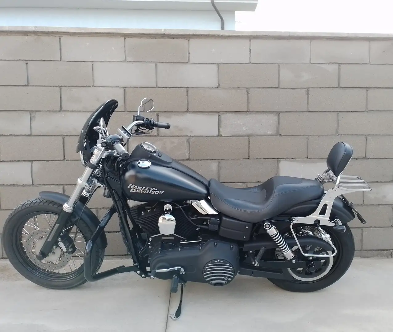 Harley-Davidson Dyna Street Bob Negru - 2