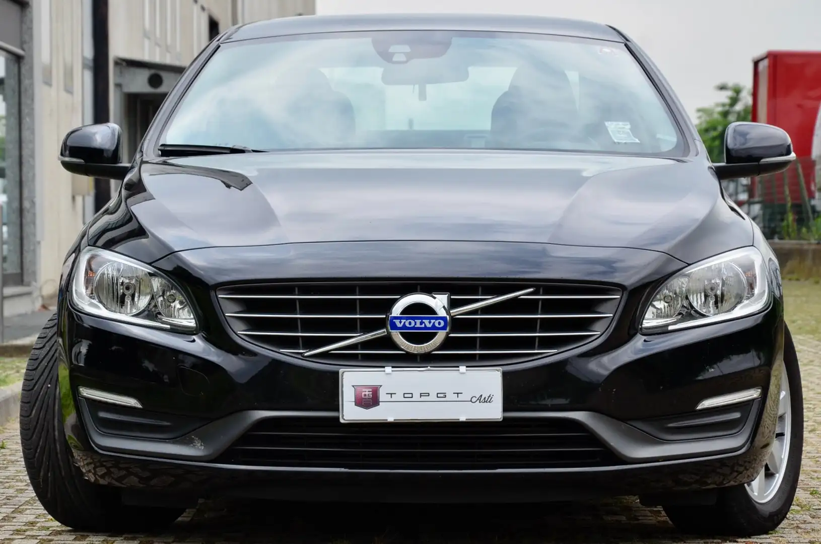 Volvo S60 2.0 d3 Kinetic 136cv geartronic, PERMUTE Negro - 2
