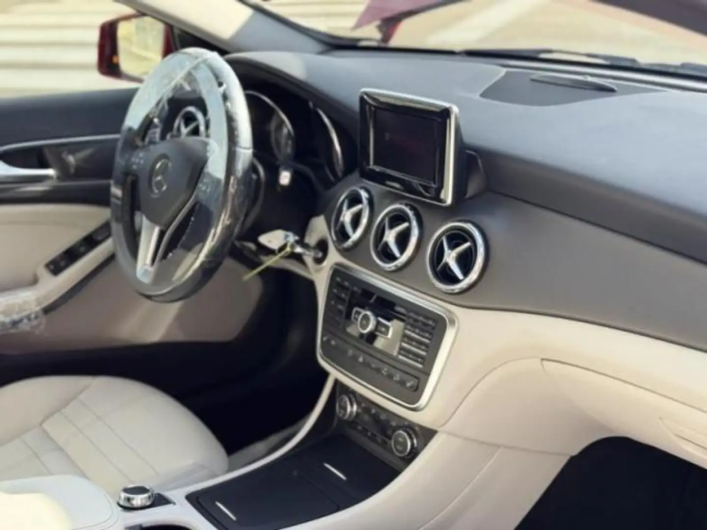 Mercedes-Benz GLA 200 CDI Automatic 4Matic Sport Rouge - 2
