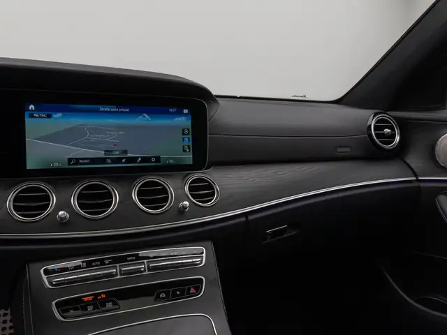Mercedes-Benz E-Class view 21