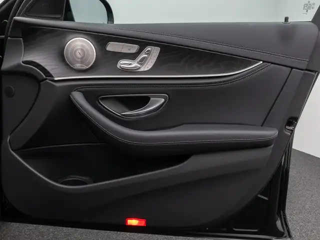 Mercedes-Benz E-Class view 30