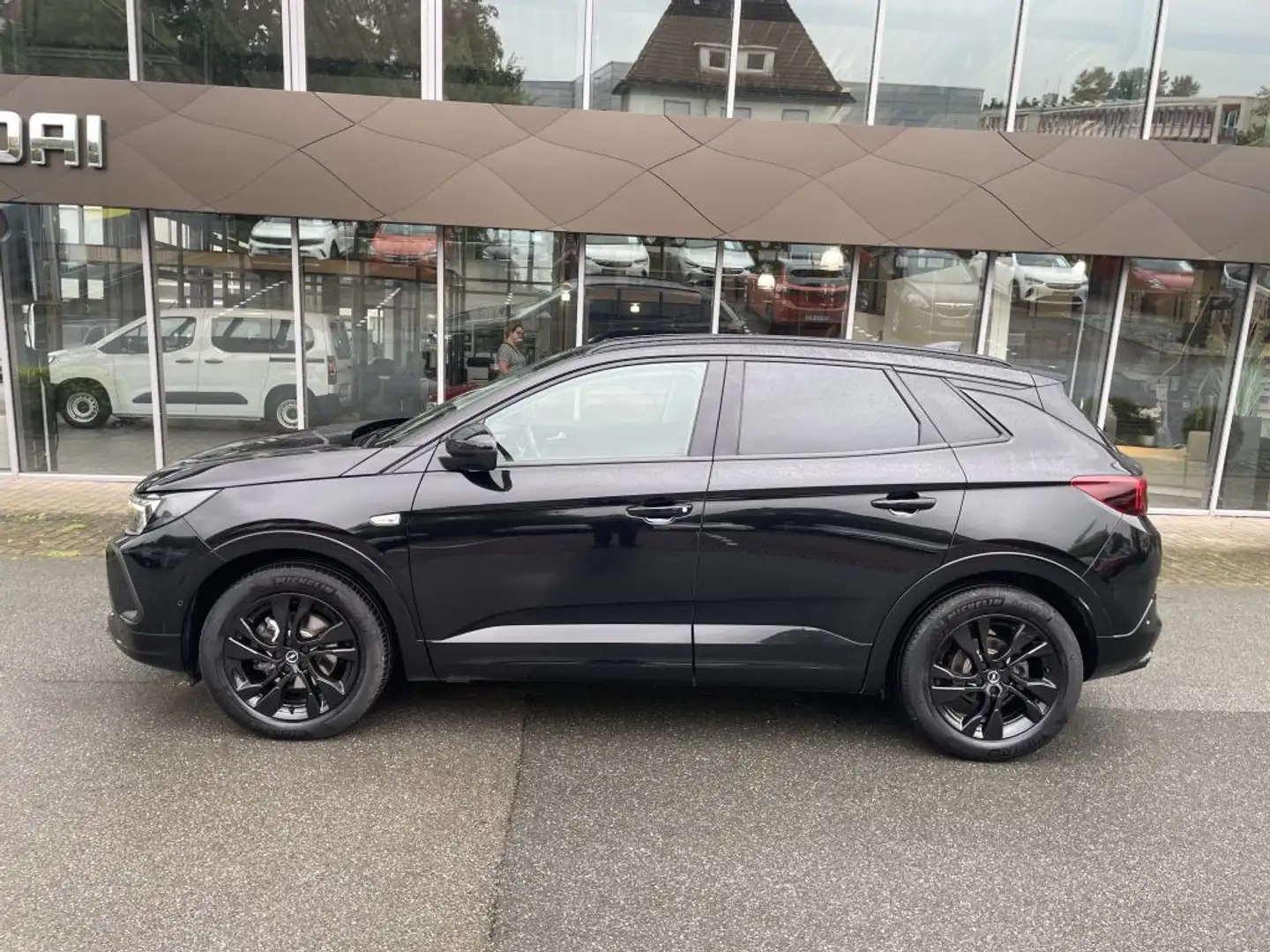 Opel Grandland 1.2 DI Automatik GS Line Zwart - 2