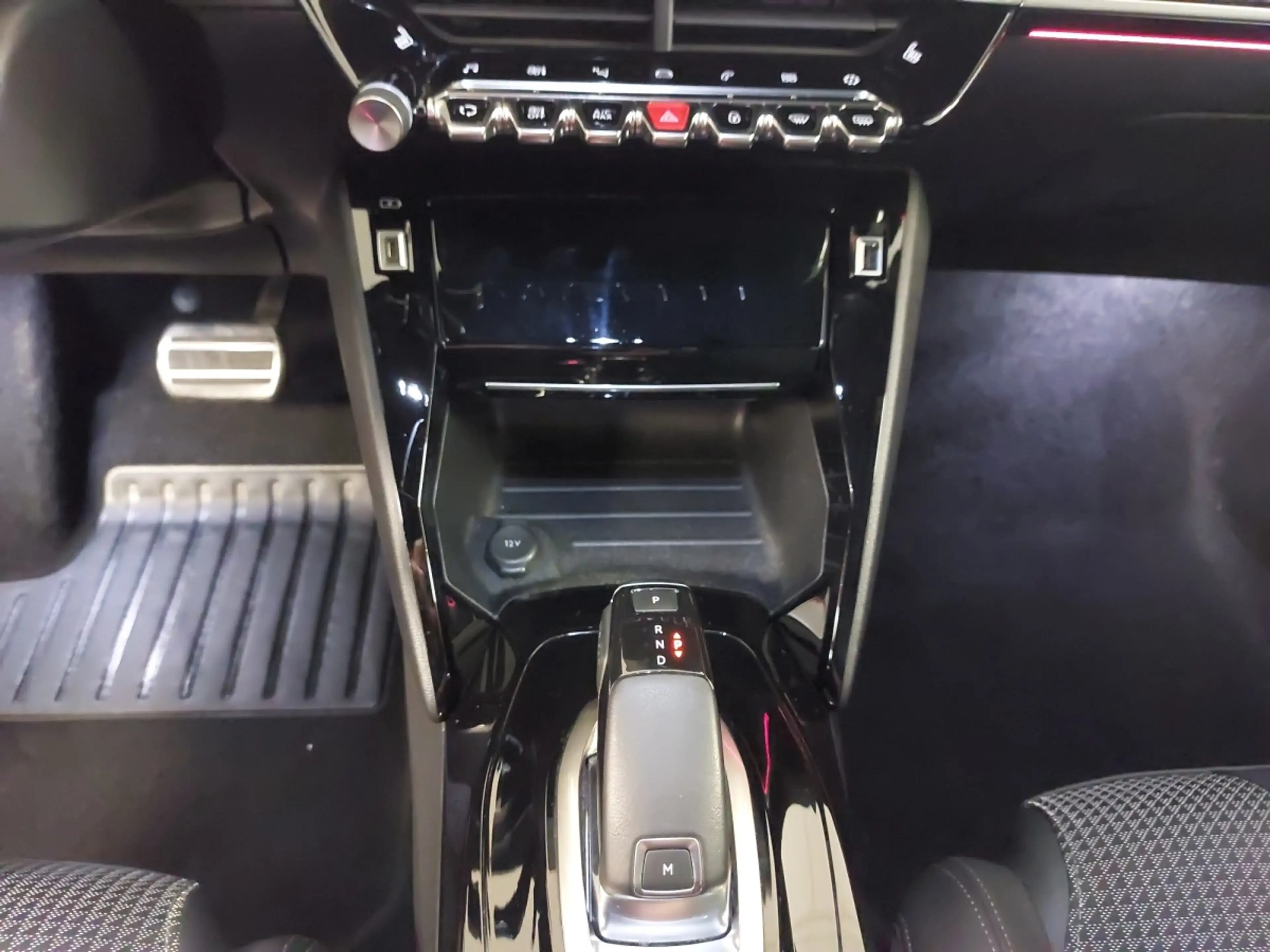Peugeot 2008 1.5 Blue HDI 130 Aut. — photo 9