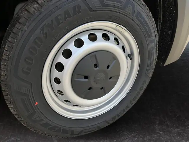 Volkswagen Transporter view 17