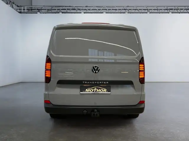 Volkswagen Transporter view 5
