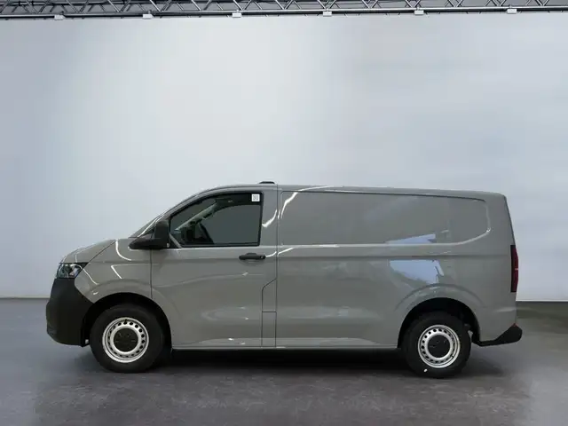 Volkswagen Transporter view 3