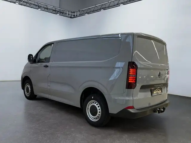 Volkswagen Transporter view 4