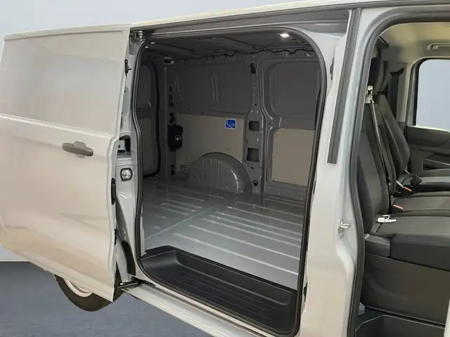 Volkswagen Transporter view 18