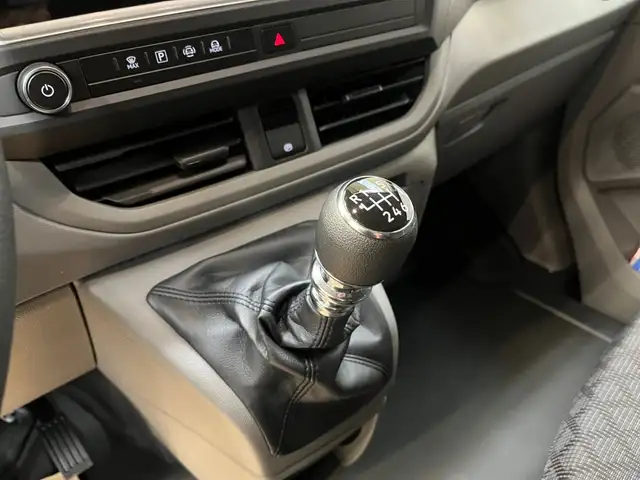 Volkswagen Transporter view 13