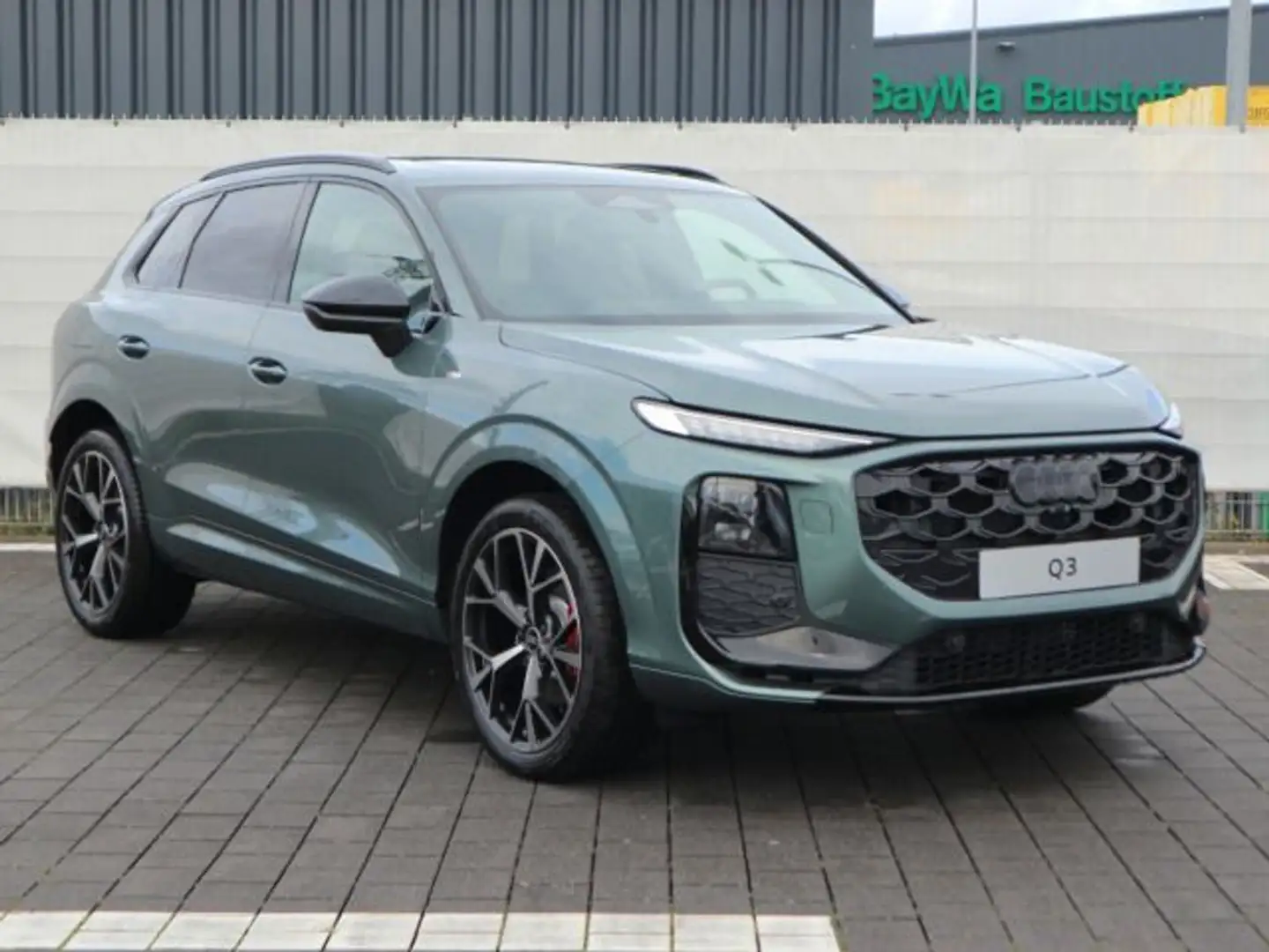 Audi Q3 SUV TFSI quattro S tronic*PANO*DIGI MATRIX* Grün - 2