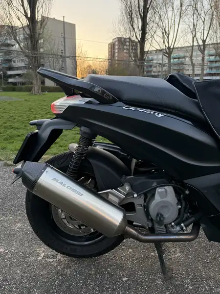 Piaggio Beverly 350 - foto 6