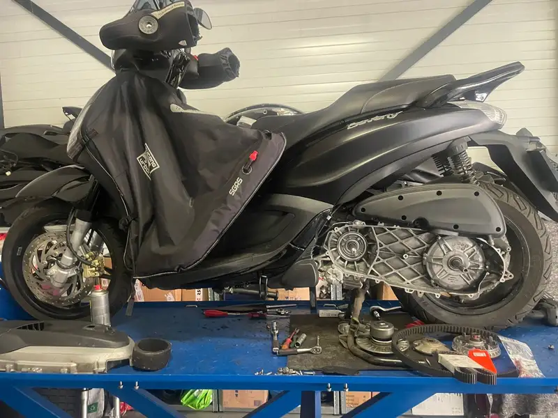 Piaggio Beverly 350 - foto 8