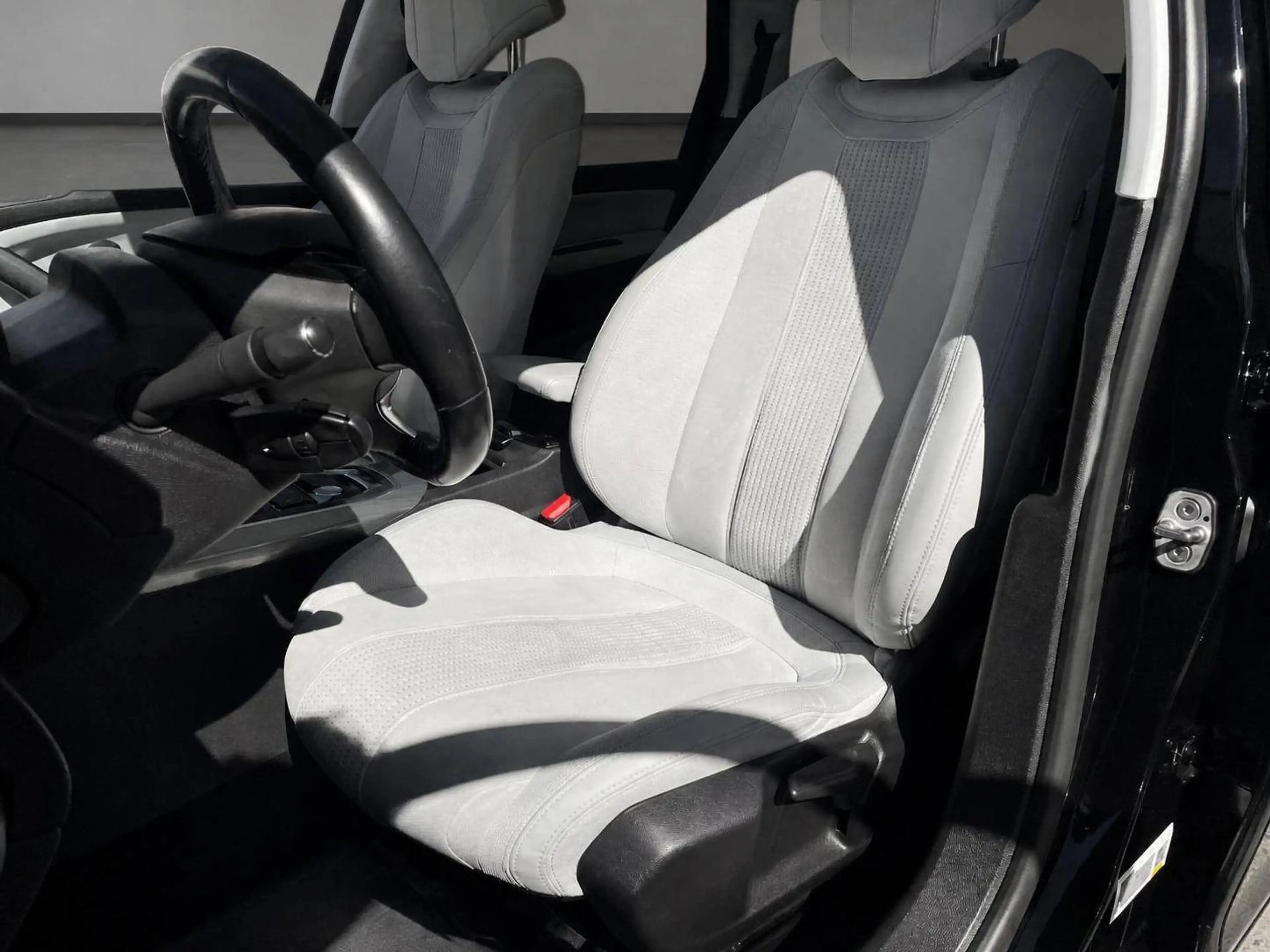 Peugeot 308 Allure — photo 8