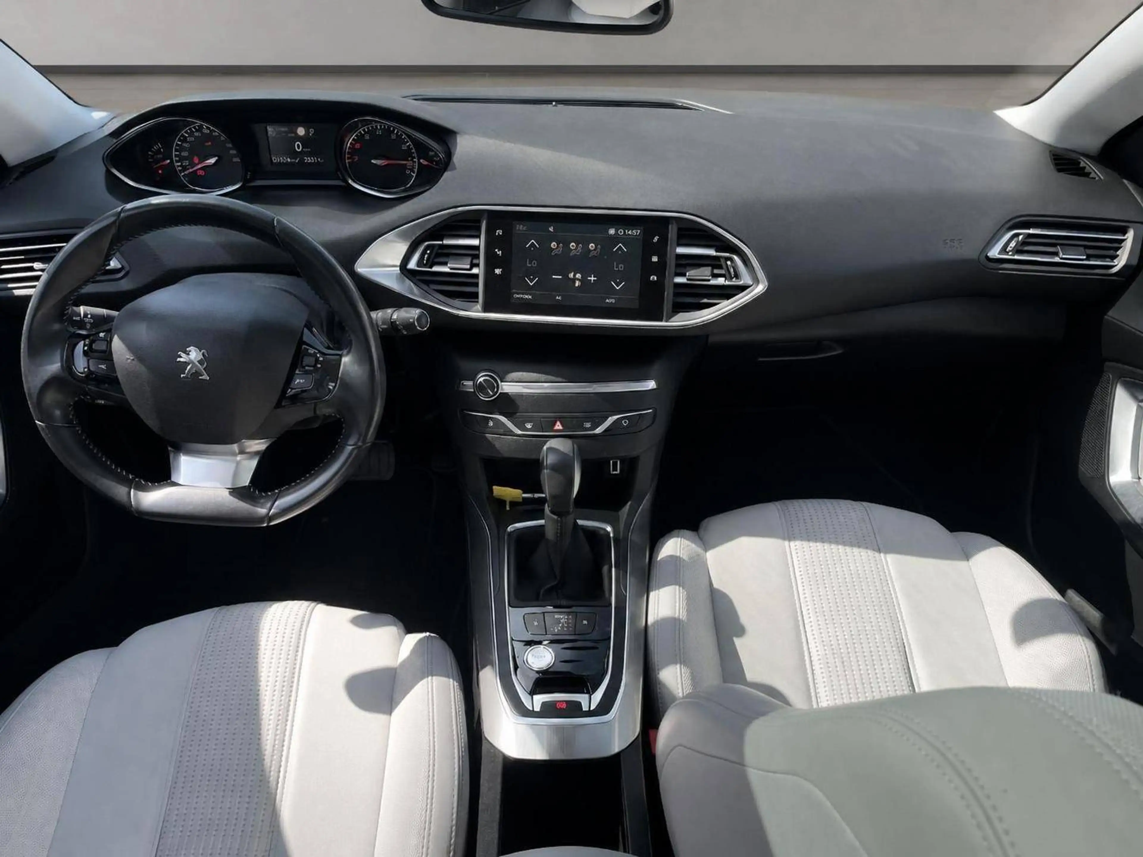 Peugeot 308 Allure — photo 11