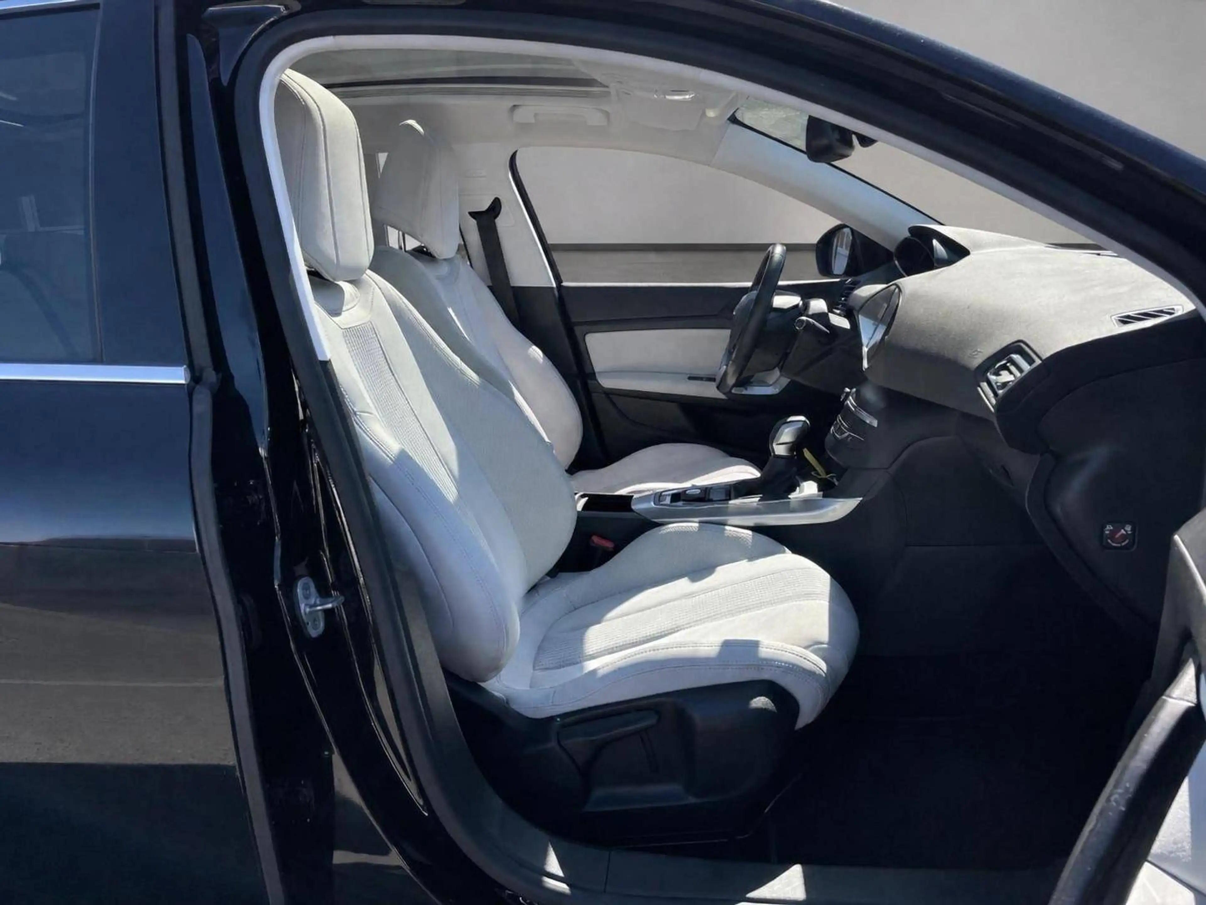 Peugeot 308 Allure — photo 14