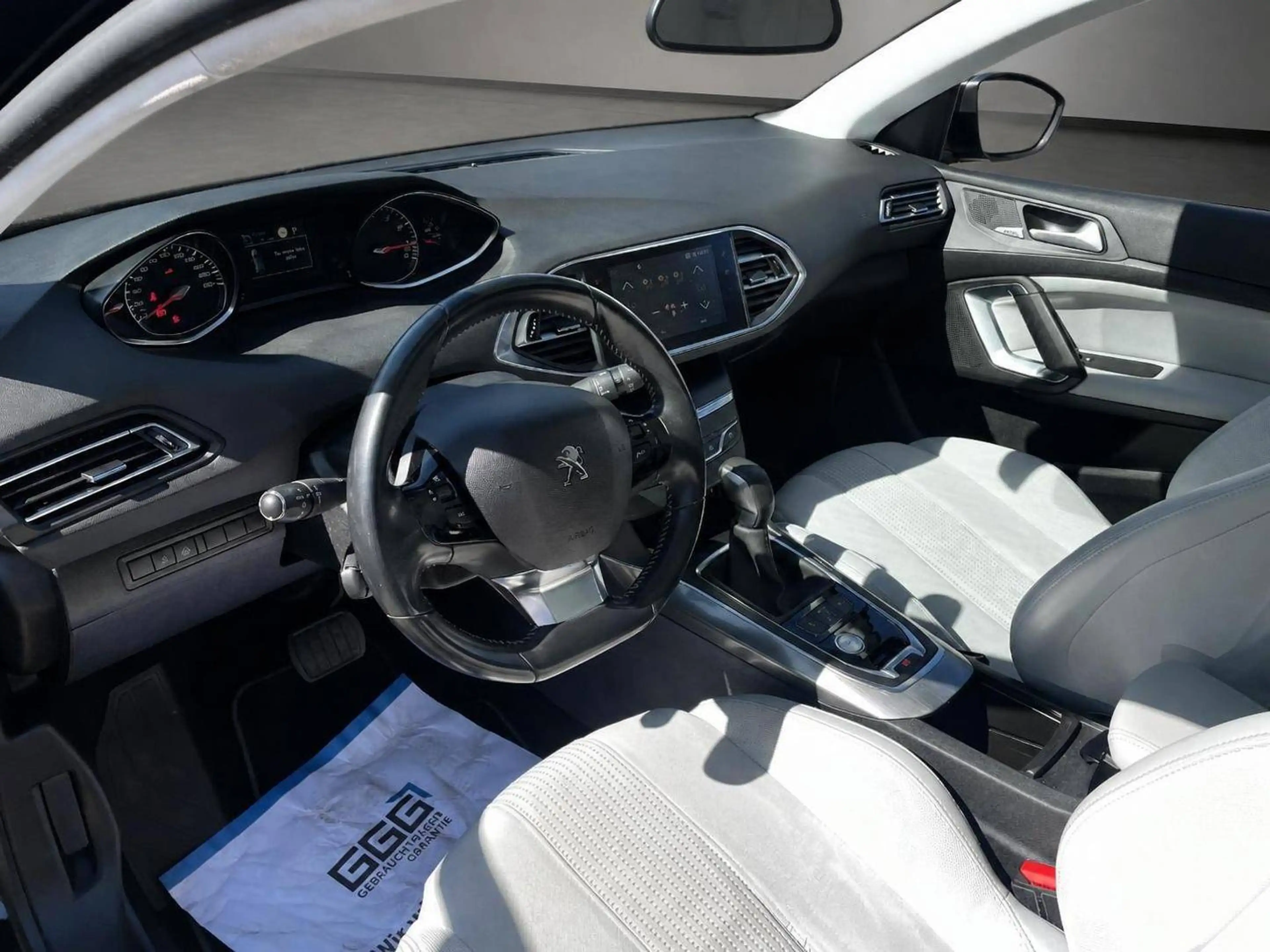 Peugeot 308 Allure — photo 10