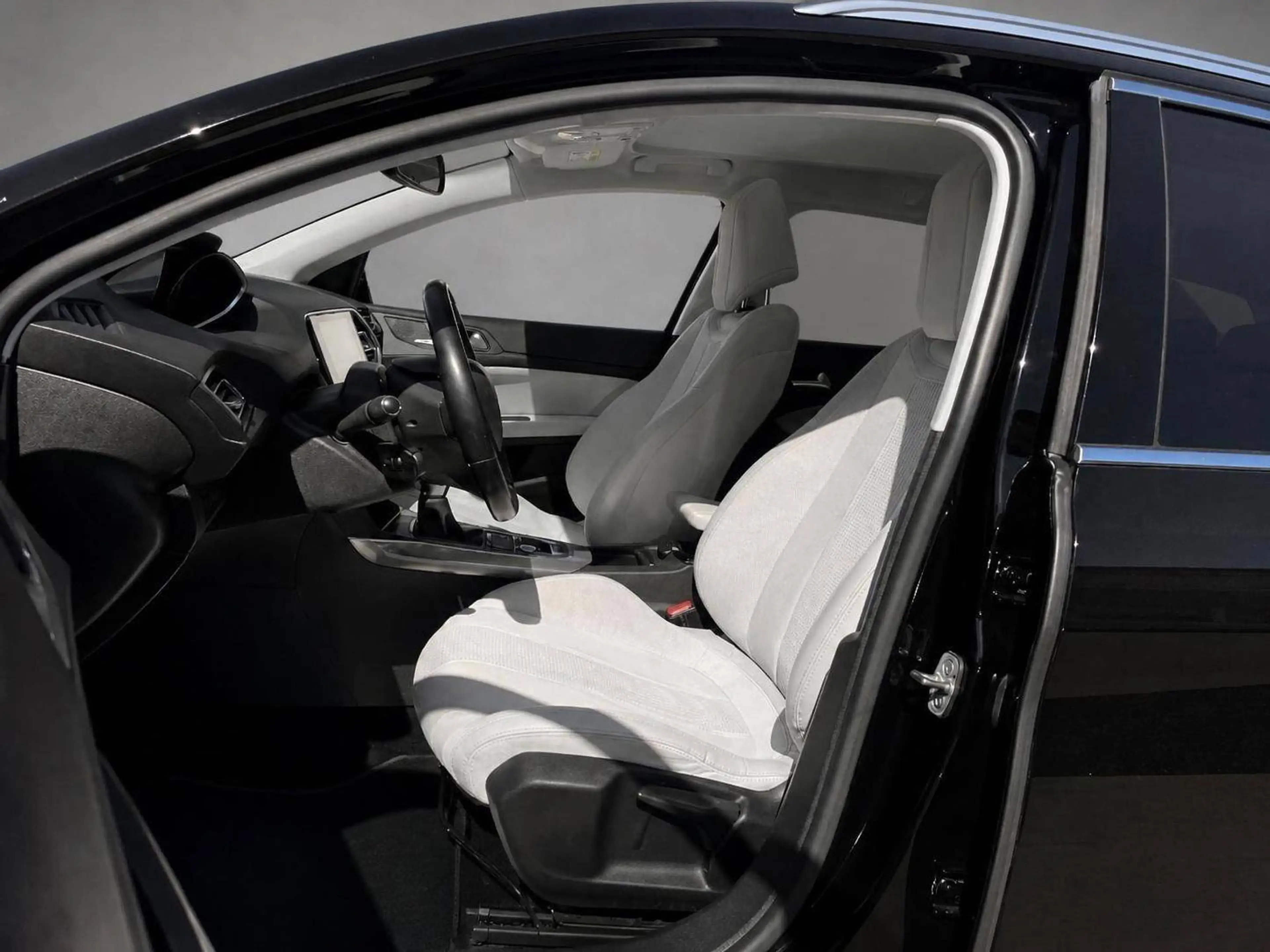 Peugeot 308 Allure — photo 9