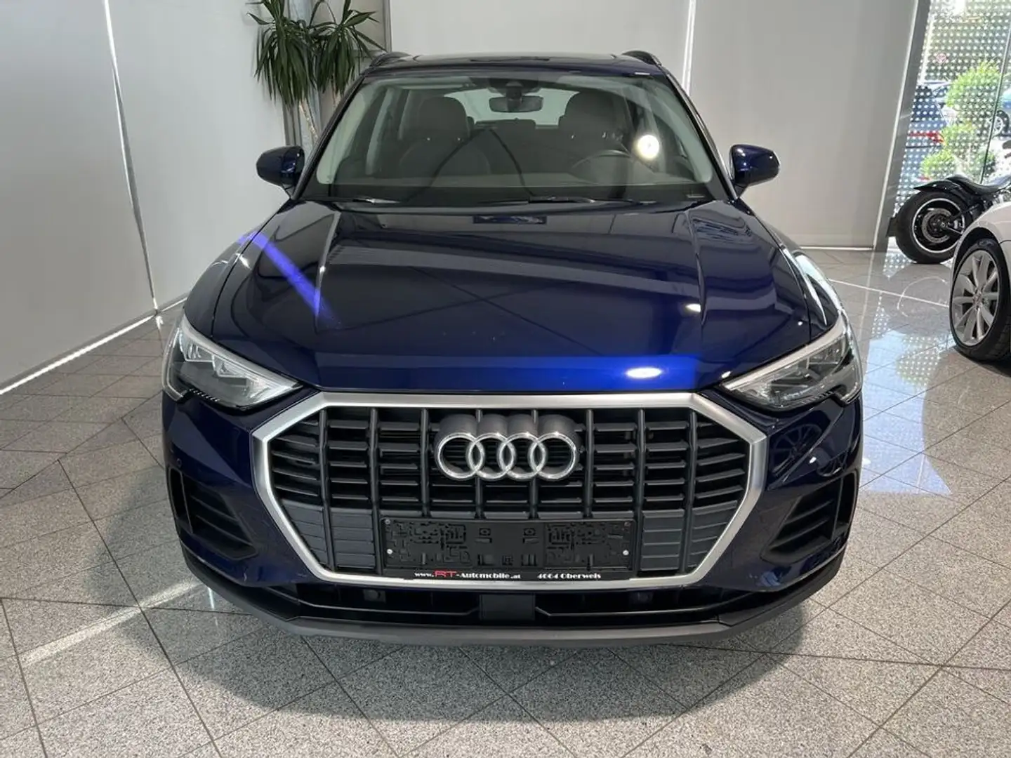 Audi Q3 35 TDI Business ''LED; AHK'' Blau - 2