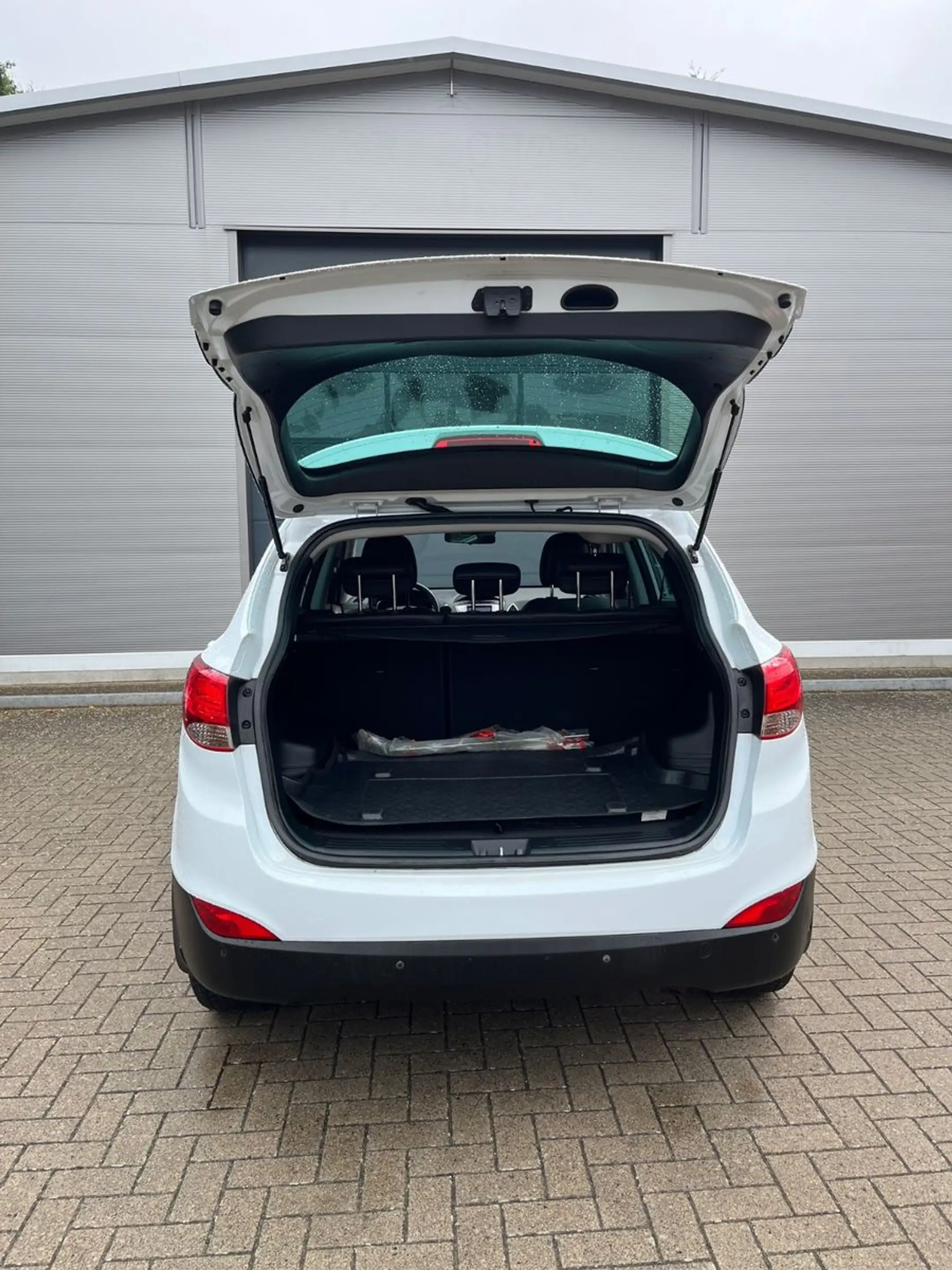 Hyundai iX35 Style 2.0 AWD AHK+LEDER+AUTOMATIK — photo 12