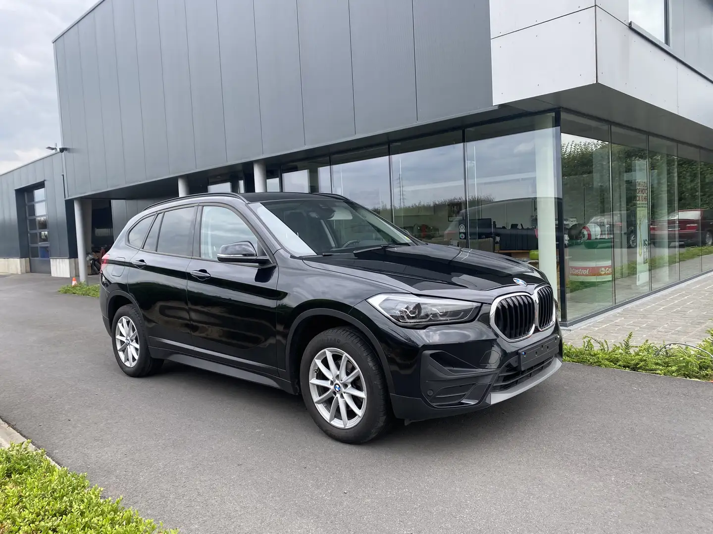 BMW X1 X1 sDrive16d Aut. Zwart - 1