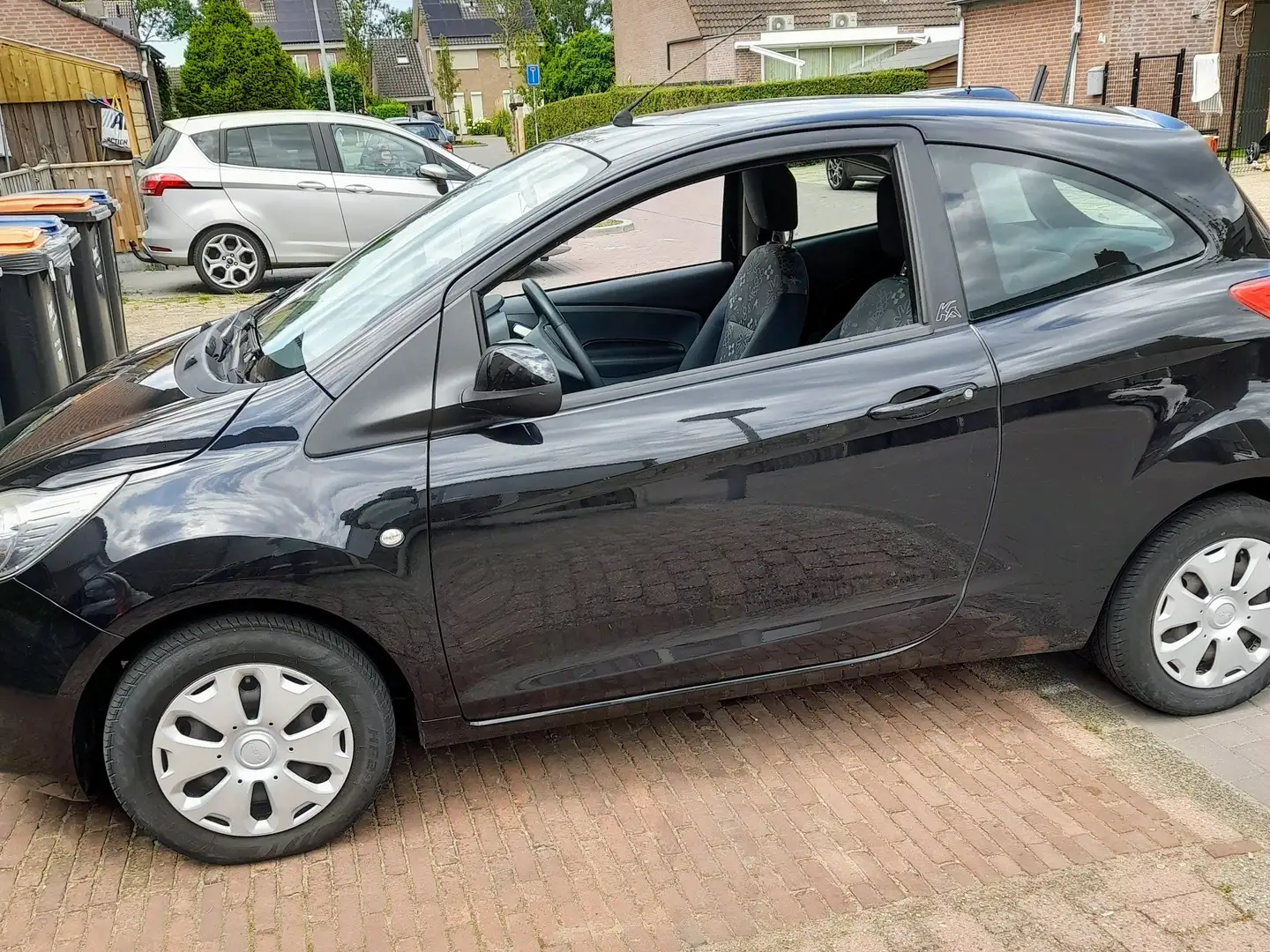 Ford Ka/Ka+ Ka/Ka+ 1.2 Cool&Sound Zwart - 1