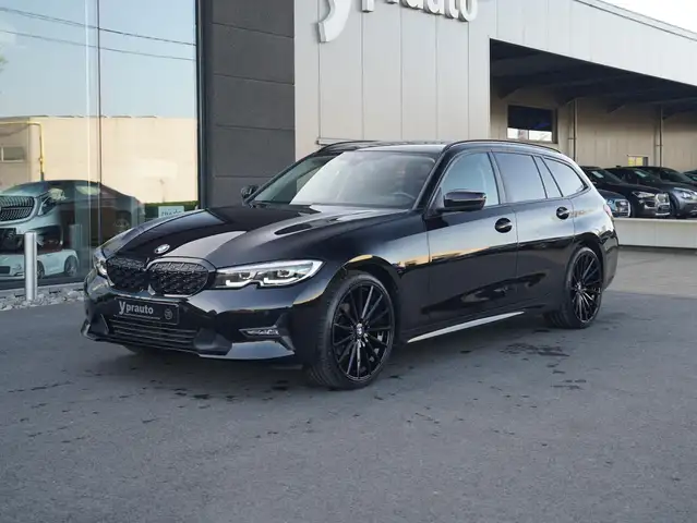 BMW 318 Touring 318 d Virtual DAB Trekhaak Apple Android  Full black Donkere ramenPrivacy Sportzetels