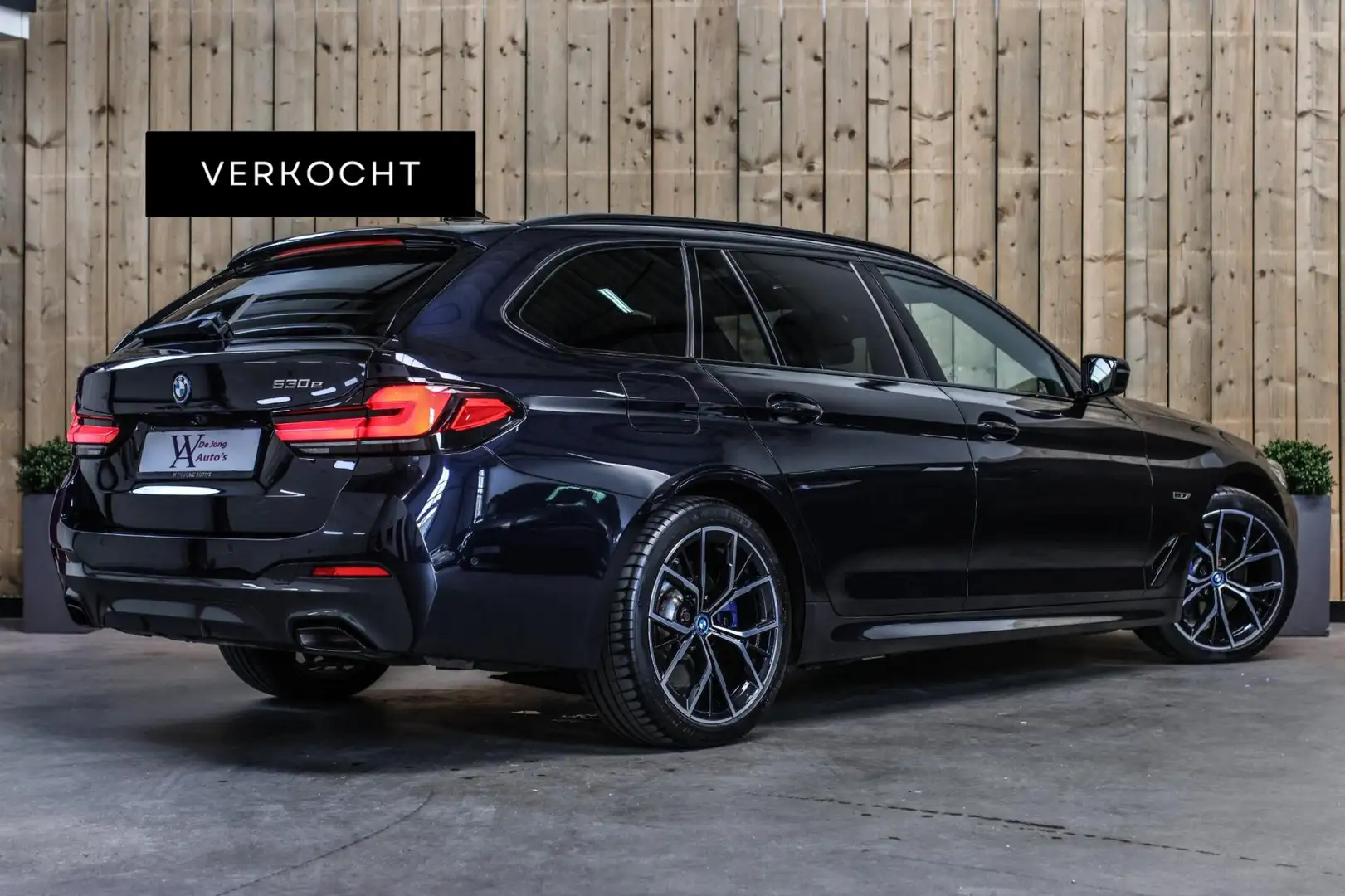 BMW 530 5-serie Touring 530e M-Sport *Pano*Stoelventilatie Zwart - 2