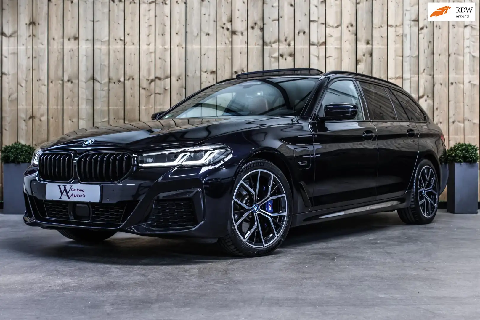 BMW 530 5-serie Touring 530e M-Sport *Pano*Stoelventilatie Noir - 1
