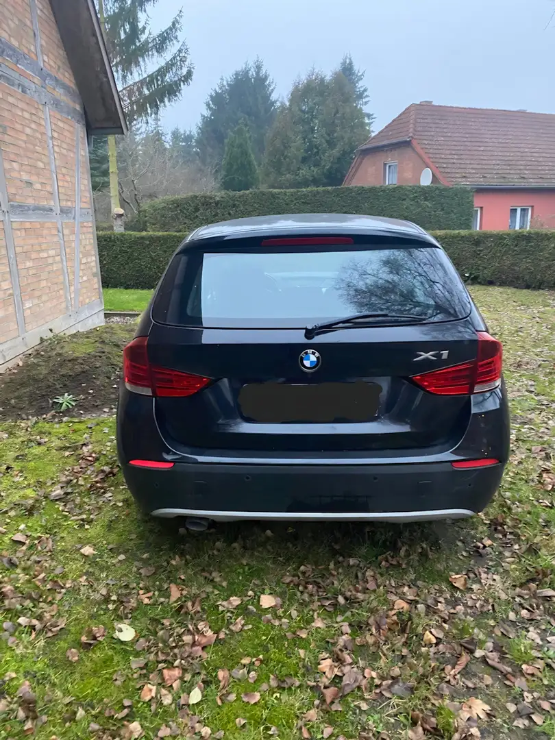 BMW X1 X1 Diesel sDrive20d Aut. Schwarz - 2