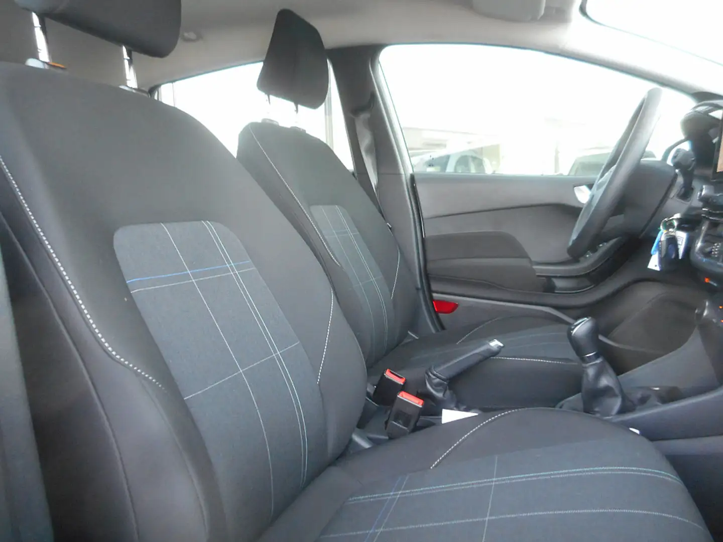 Ford Fiesta Trend 1,1 Start/Stop Silber - 2