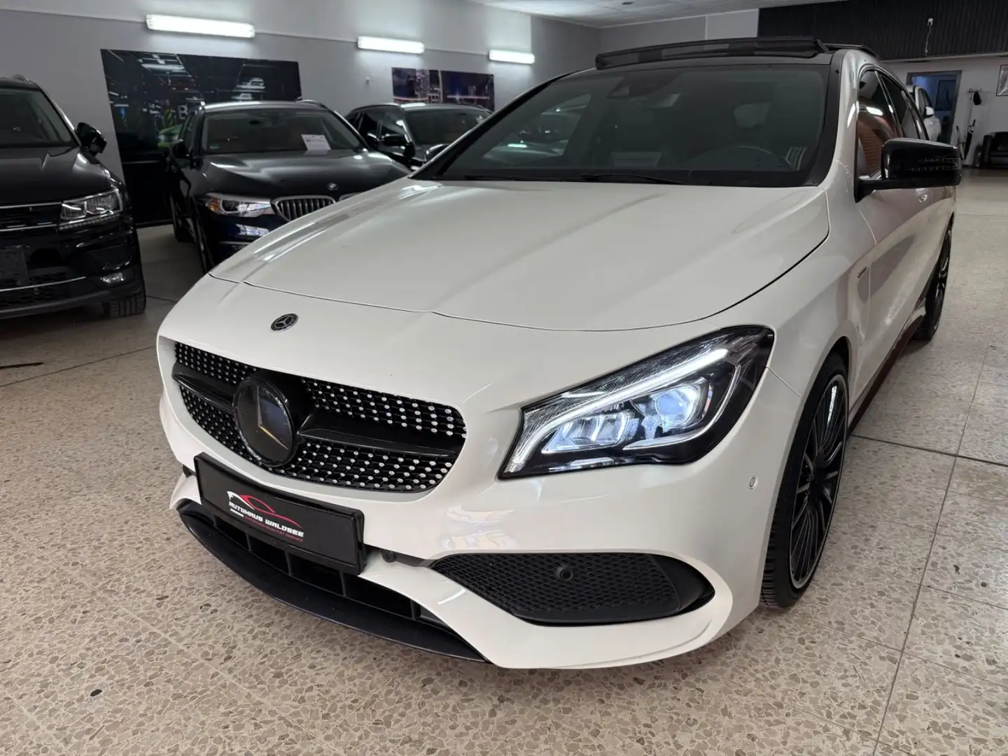 Mercedes-Benz CLA 200 Urban AMG*Pano-Dach*R-Kamera*19 ZOLL*LED Weiß - 2