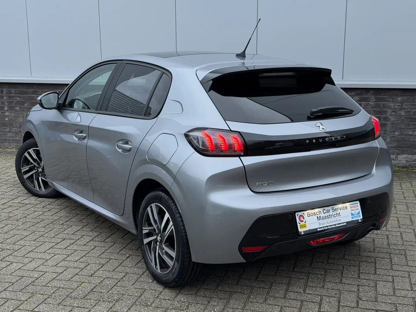 Peugeot 208 1.2 PureTech Allure | Panorama | Adaptive Cruise C Gris - 2