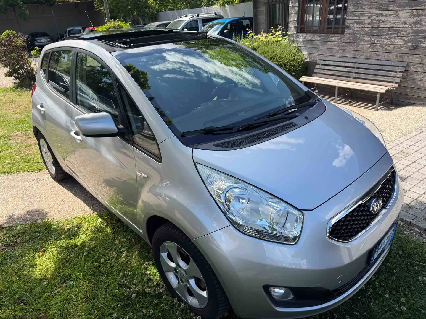 Kia Venga Venga 1.4 crdi c/t.panoramico s/CL,sen.p 90cv Silber - 2