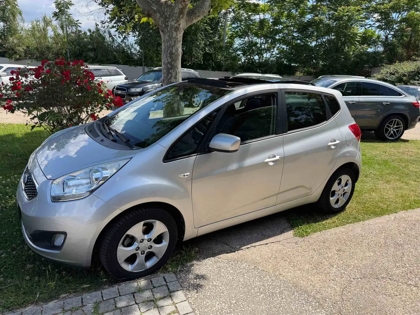 Kia Venga Venga 1.4 crdi c/t.panoramico s/CL,sen.p 90cv Silber - 1