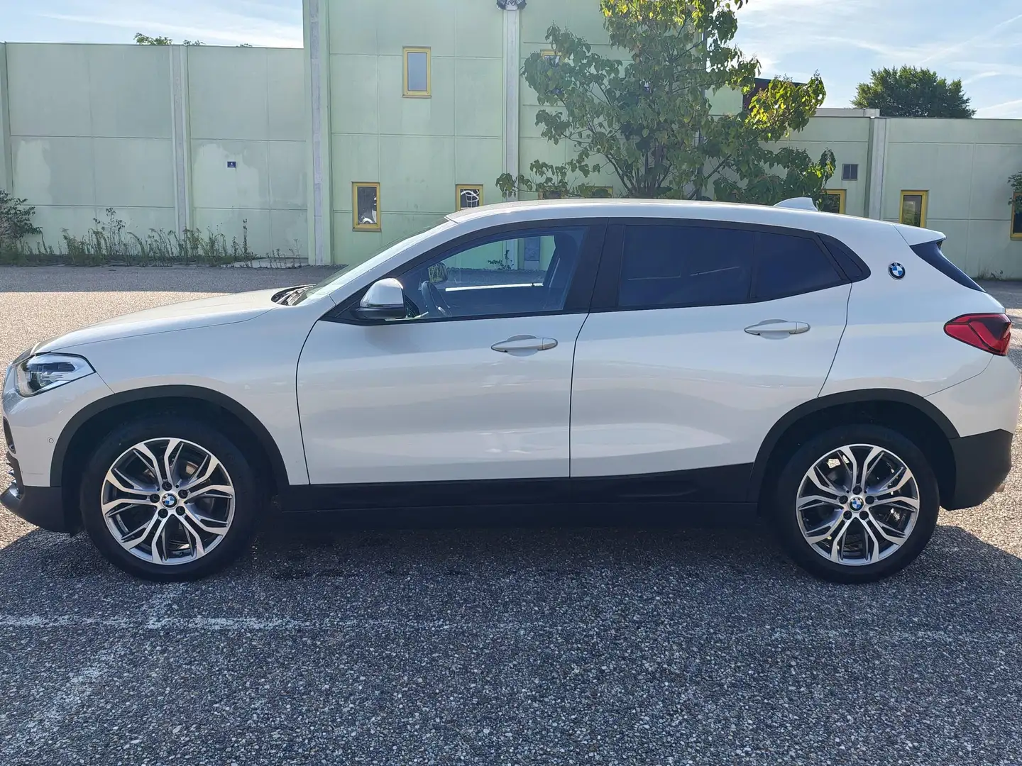 BMW X2 sDrive 18 d Advantage Weiß - 2