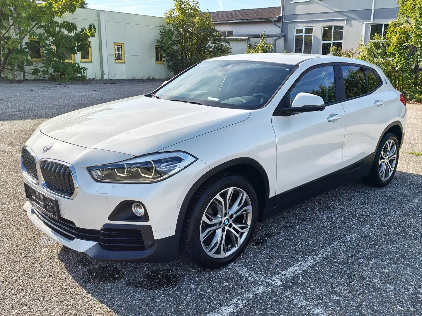 BMW X2 sDrive 18 d Advantage Weiß - 1