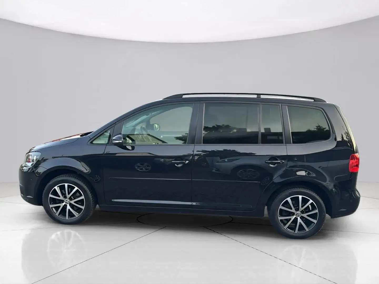 Volkswagen Touran Comfortline BMT*7.Sitze*Automatik*SHZ*PDC*2.Hand Zwart - 2