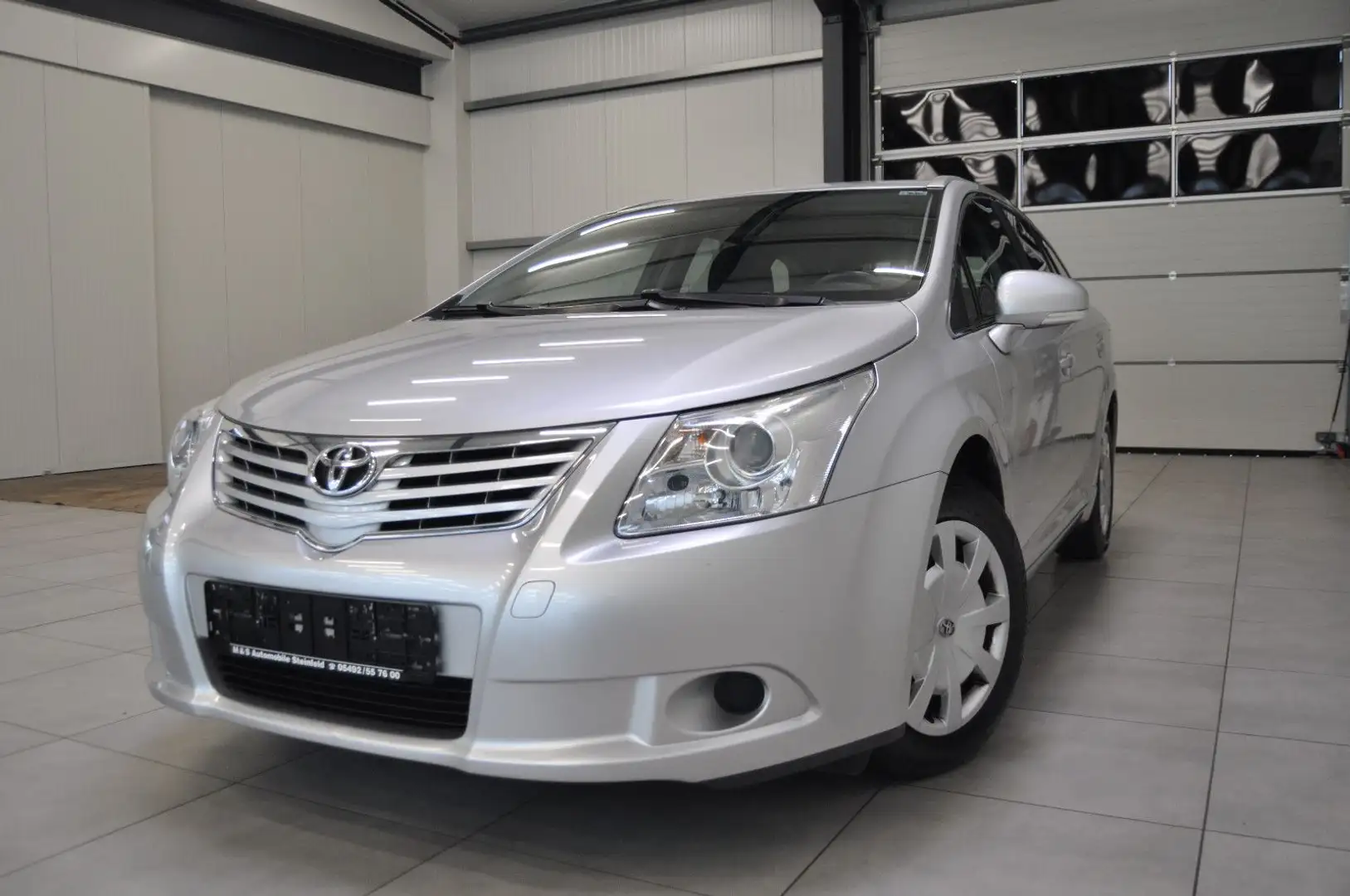 Toyota Avensis Kombi Basis / KLIMA Silber - 1