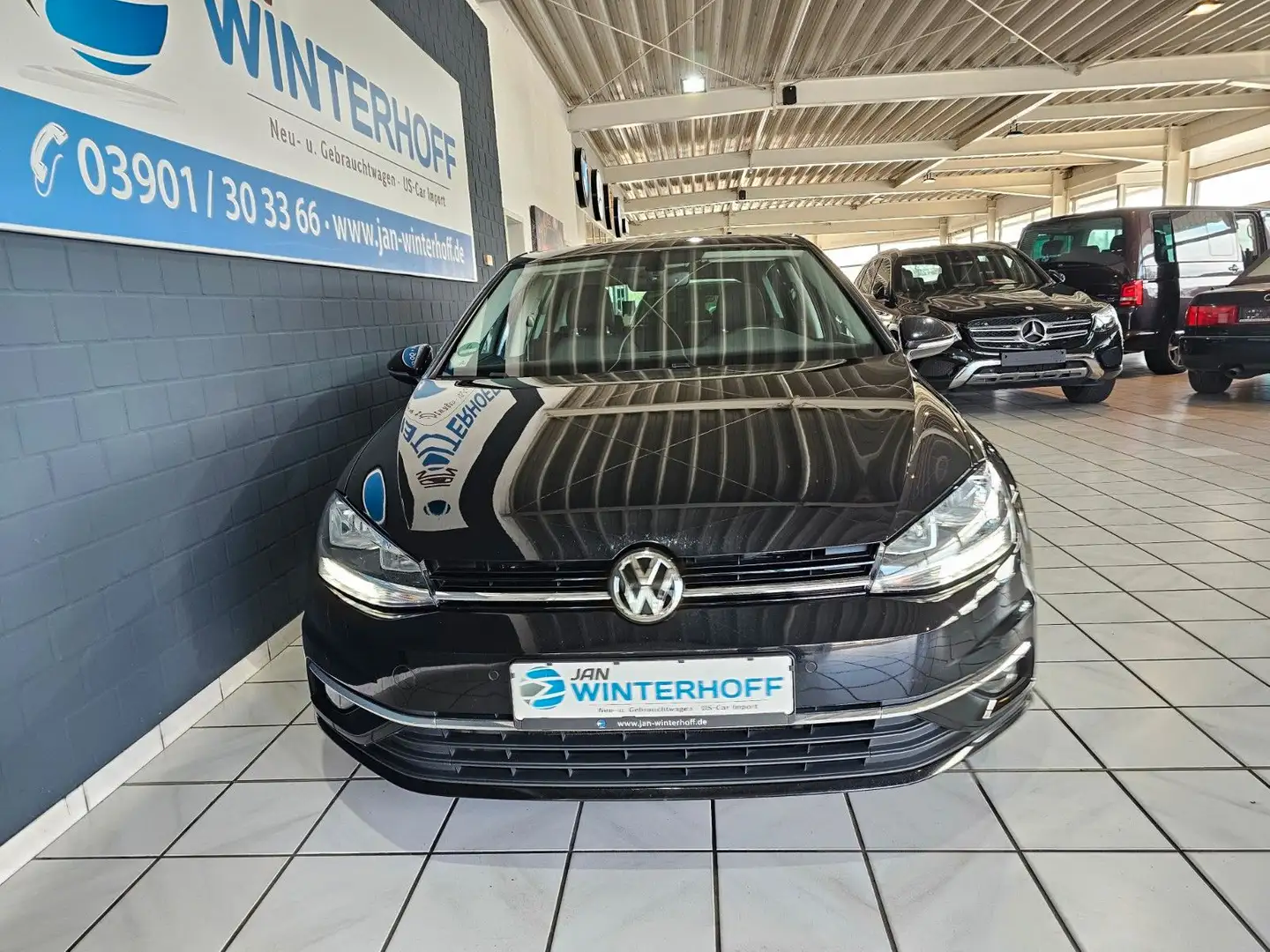 Volkswagen Golf VII Lim. Comfortline+Navi+Alcantara+App+Acc Zwart - 2