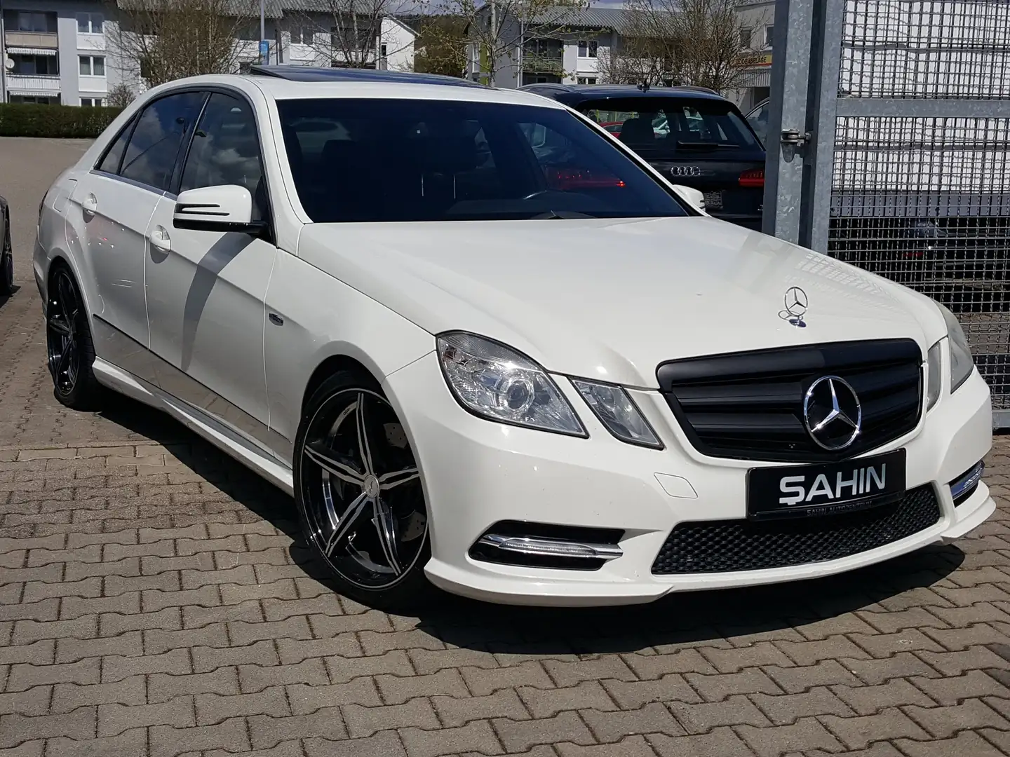 Mercedes-Benz E 350 CGI 7Gtronic AMG Sport RFK Navi Leder GSD Harman Fehér - 2